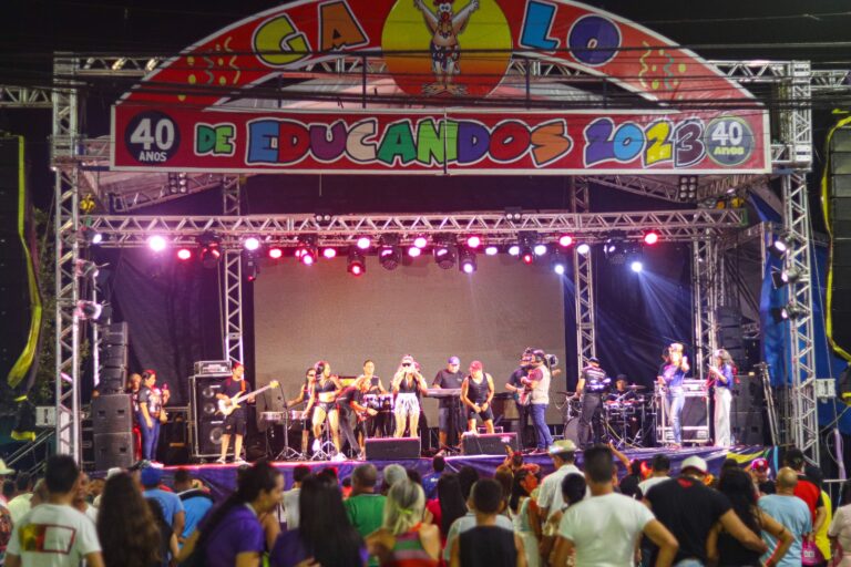 Carnaval do Educandos reúne mais de 6 mil pessoas neste sábado