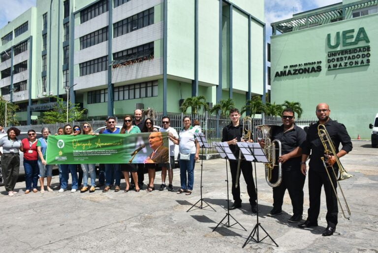 Último adeus: UEA presta homenagem a Amazonino Mendes