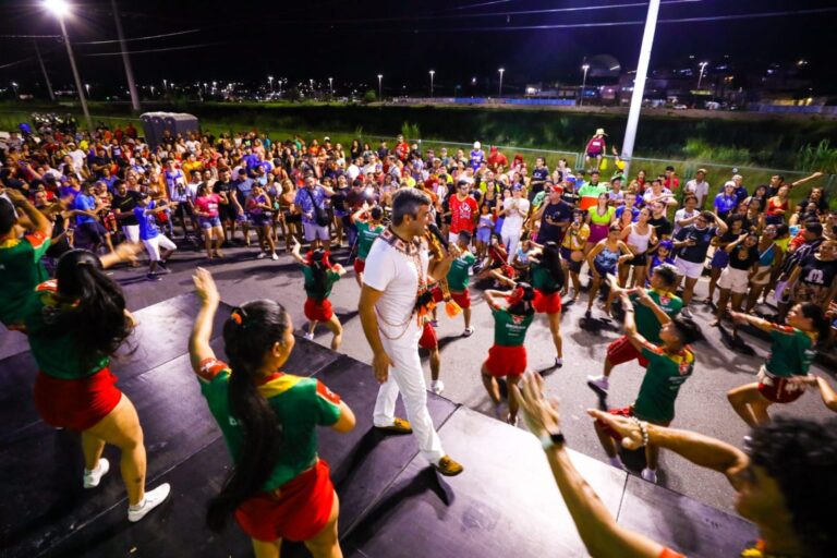 Esquenta do Carnaboi agita brincantes em Manaus