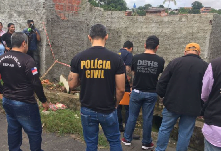 Adolescente é encontrado esquartejado em bueiro Adolescente é encontrado esquartejado em bueiro