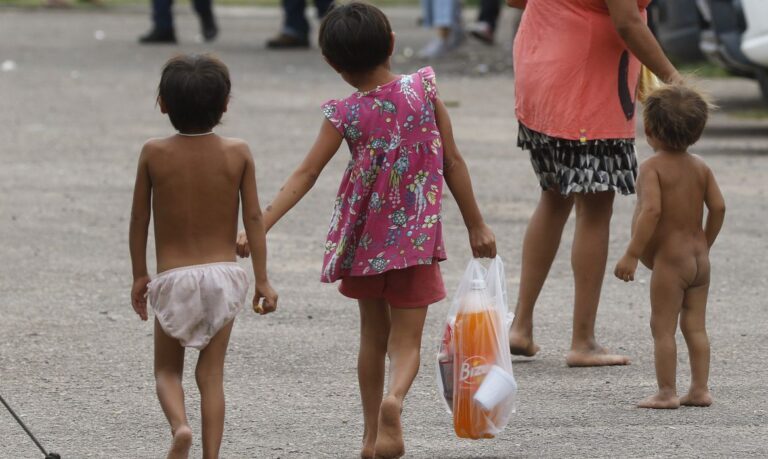 Yanomamis recebem alta e retornam para terra indígena
