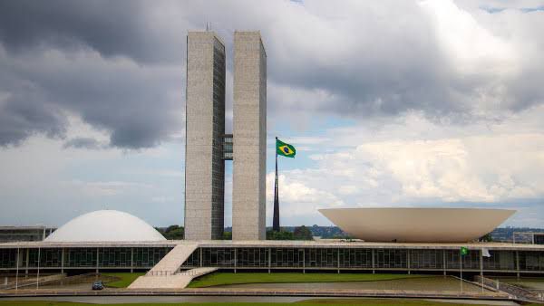 Bancada federal do AM se manifesta sobre novo arcabouço fiscal