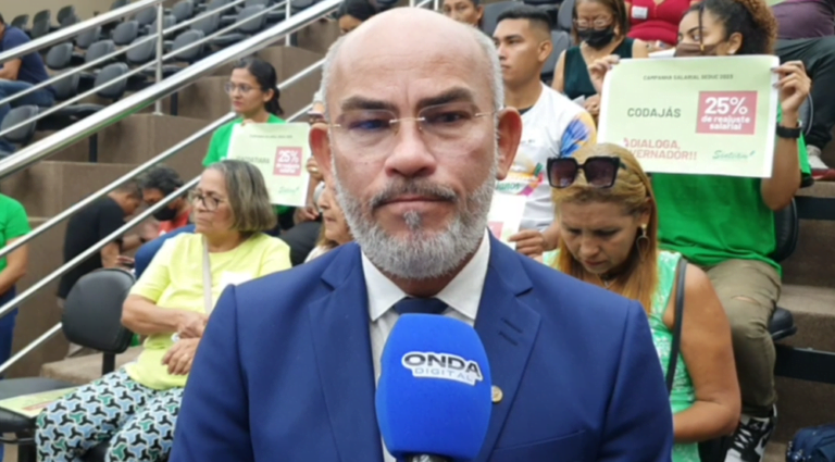 Professores reivindicam reajuste e lançam campanha "Dialoga, governador"