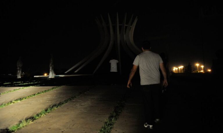 Brasília tem luzes apagadas neste sábado