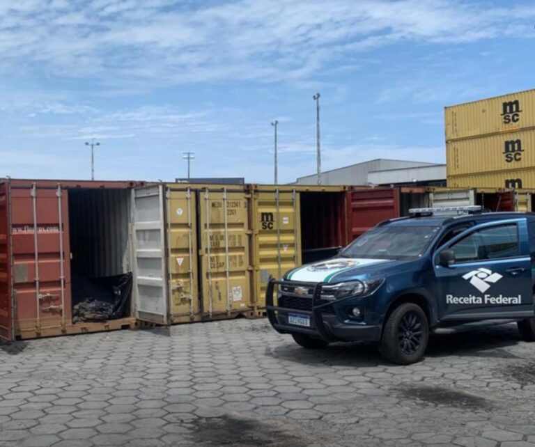 Em Manaus, Receita Federal retém 36 contêineres com mil toneladas de minério ilegal Em Manaus, Receita Federal retém 36 contêineres com mil toneladas de minério ilegal