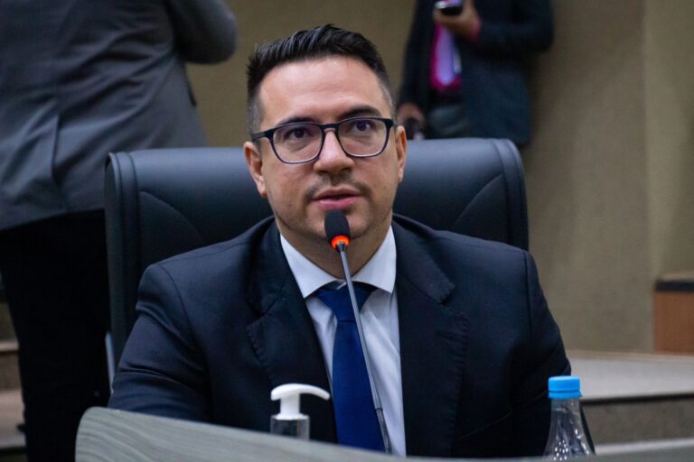 Rodrigo Guedes critica prefeitura por seguir com cobrança do IPTU