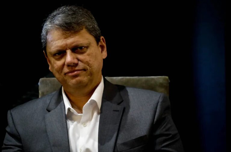 Governador de SP passa por cirurgia em Londres e retira cálculos renais