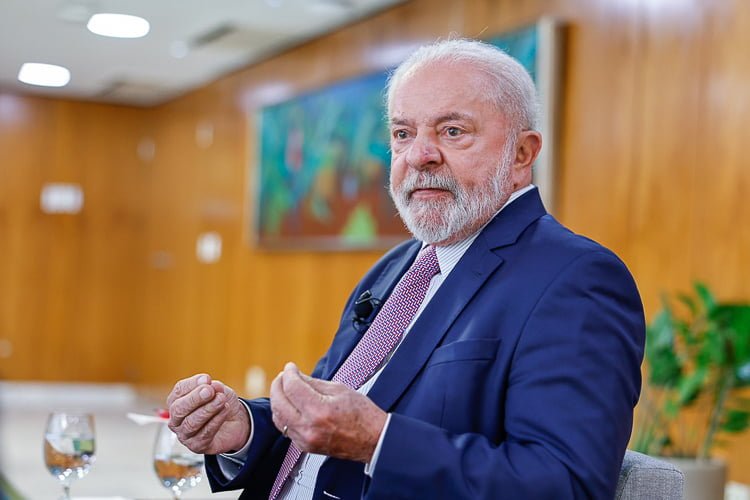 Lula está pneumonia e viagem à China é adiada