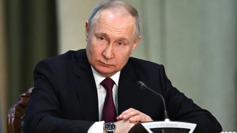 Presidente russo, Vladimir Putin, se desculpou por “trágico incidente” no espaço aéreo do país envolvendo um avião de passageiros da Azerbaijan Airlines