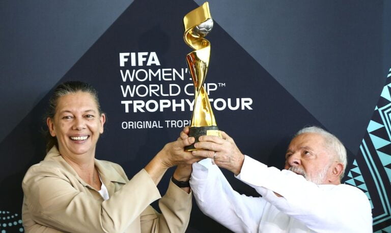 Lula apoia Copa de Futebol Feminino em 2027 no Brasil: “tem estádios muito bons”