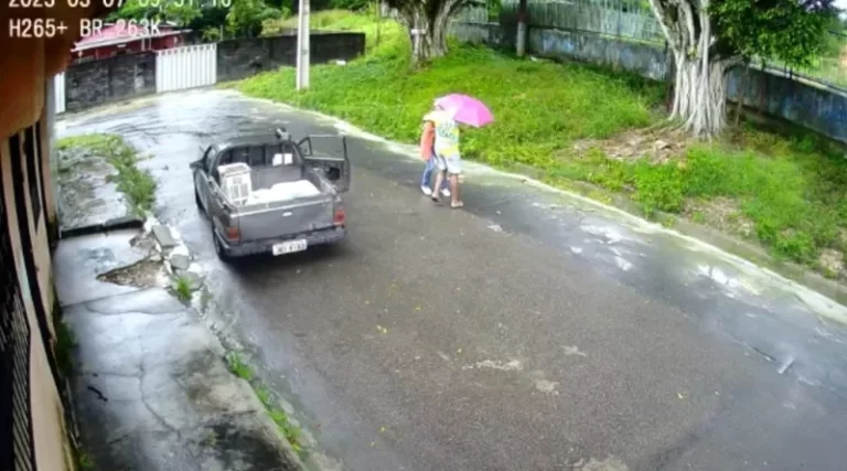 VÍDEO: "Sucateiros fake" roubam jovem no bairro Cidade Nova