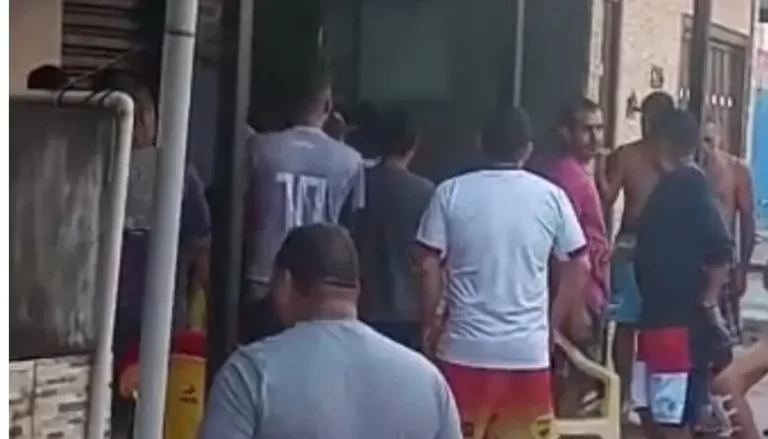 VÍDEO: Vascaíno morre enquanto assistia jogo de futebol no bairro Petrópolis