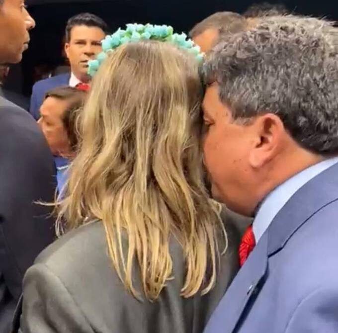 VÍDEO: Deputada acusa parlamentar de assédio após “cochicho ao pé do ouvido”