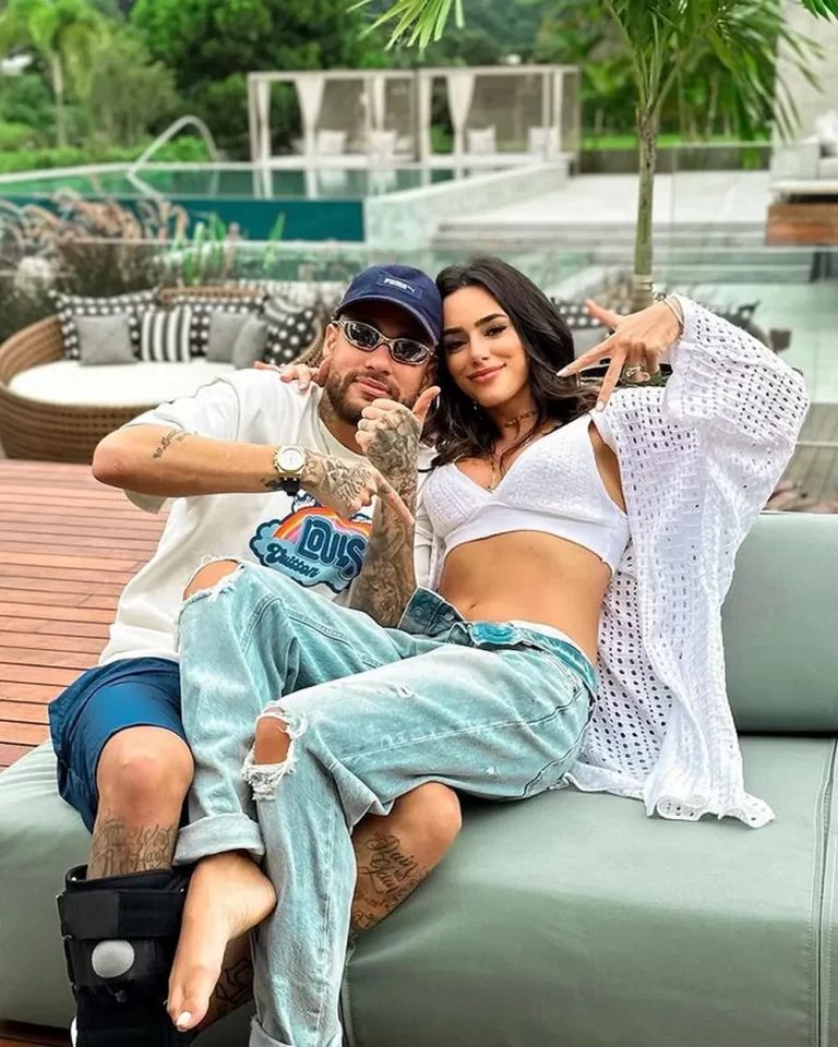 Neymar e Bruna anunciam gravidez: “planejamos a sua chegada” 