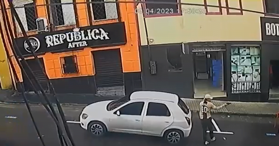 VÍDEO: jovem é morto a luz do dia em comércio no Centro