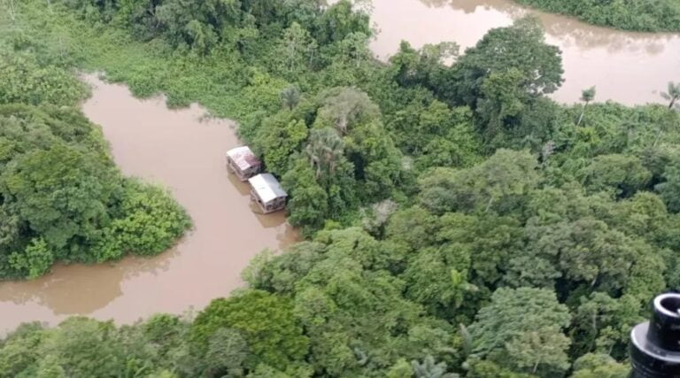 Exército destrói balsas de garimpo ilegal em Terra Indígena no AM