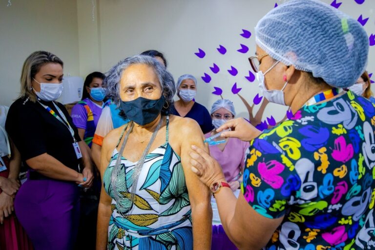 Feriado: Pontos de vacinação contra covid-19 têm atendimento reduzido em Manaus