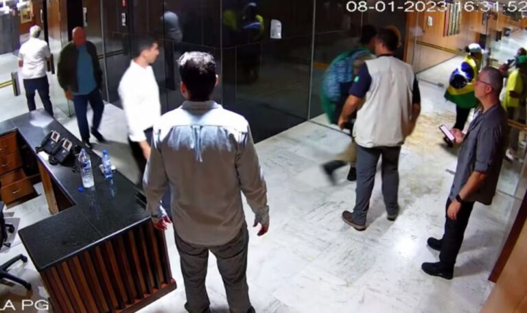 PF ouve militares que aparecem em imagens durante invasão