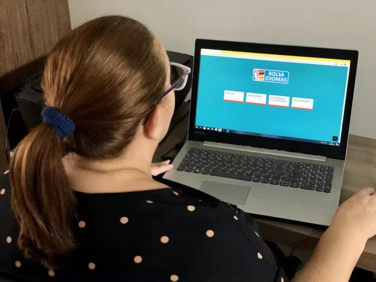 Bolsa Idiomas abre inscrições na quarta-feira (26), em Manaus