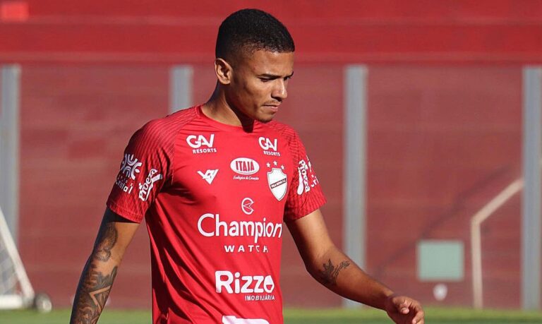 Máfia das apostas: jogador é banido do futebol para sempre