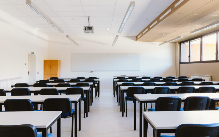 Governo anuncia plano B para manter aulas durante greve dos professores no AM