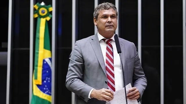 PT vai colher assinaturas para CPI sobre fraude nos cartões de vacina