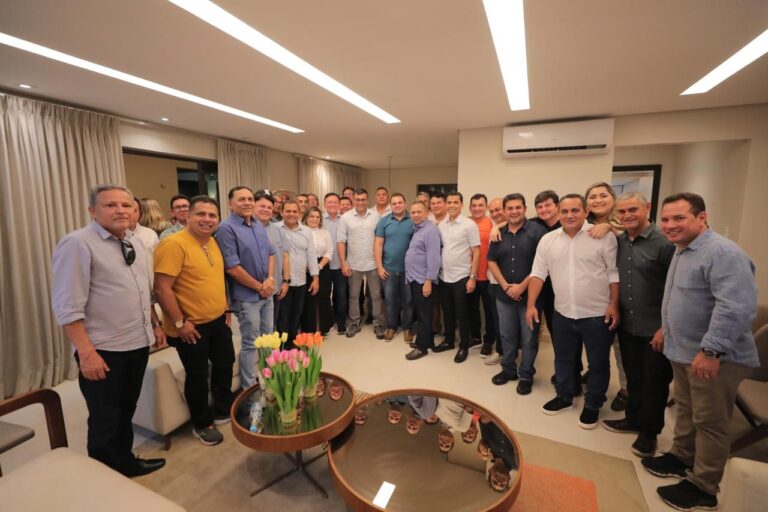 Wilson Lima se reúne com prefeitos de 35 municípios