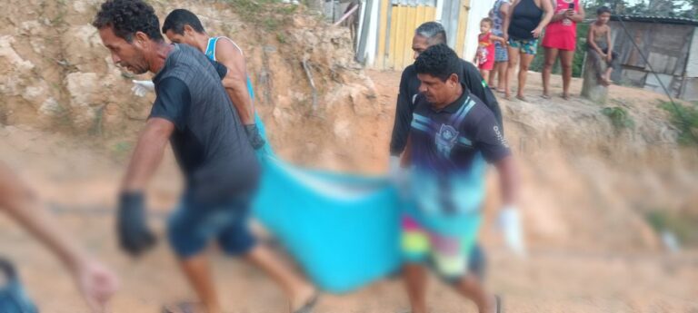 VÍDEO: Mulher é encontrada morta com mãos e pés amarrados, em Manaus
