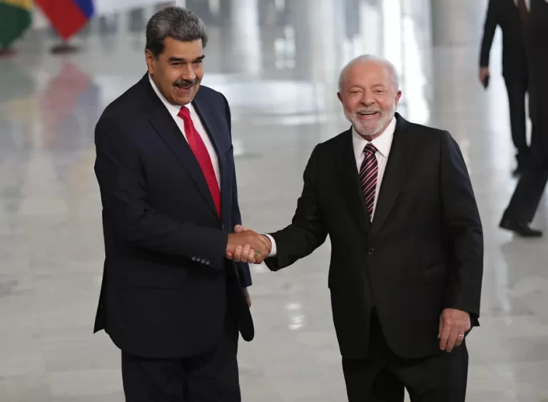 Maduro se compromete em quitar dívida bilionária com Brasil