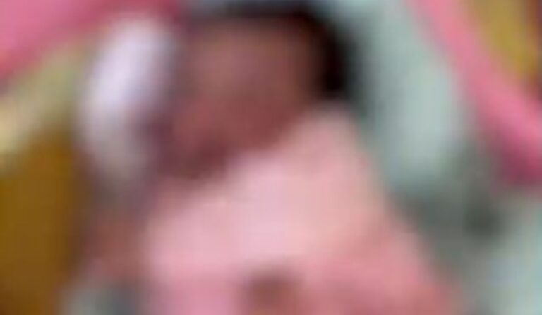 VÍDEO: Bebê de apenas 4 dias é abandonado em calçada de Manaus