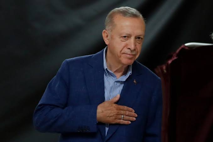 Turquia reelege Erdogan para mais cinco anos no poder