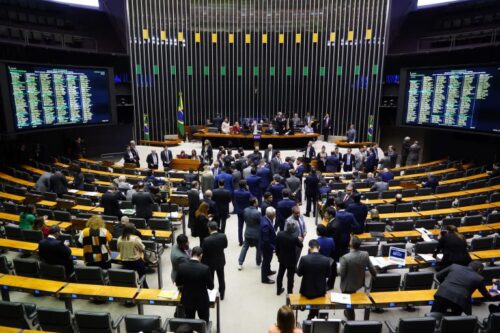 Câmara aprova texto-base do novo arcabouço fiscal com 372 votos a favor