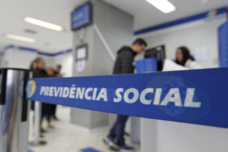 Pagamento do 13º de beneficiários do INSS será feito no mês de maio