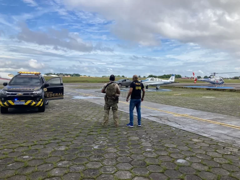 Avião flagrado com quase 300 kg de maconha pertence a igreja