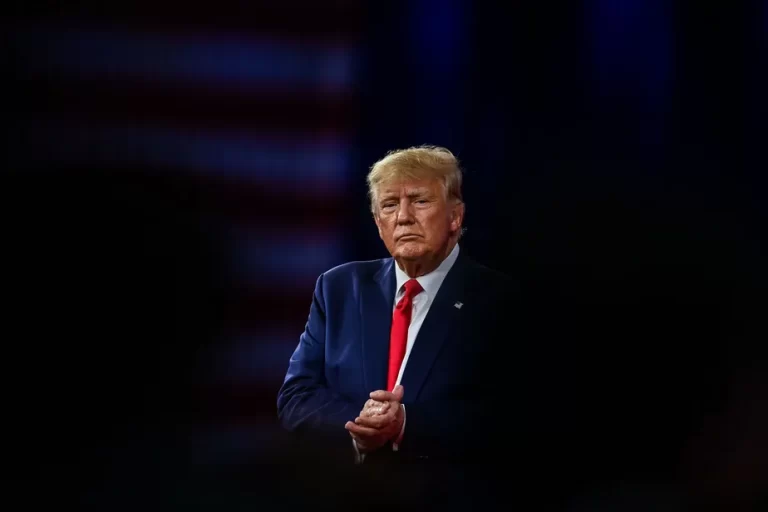 Donald Trump é indiciado na Flórida por posse de documentos secretos