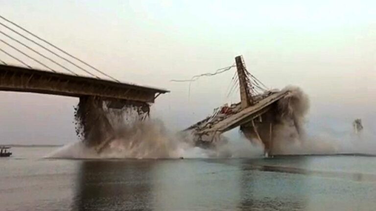 VÍDEO: Na Índia, ponte desaba pela segunda vez em 14 meses