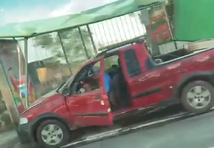 VÍDEO: Motorista perde o controle e invade mesma parada onde acidente matou mulher em Manaus