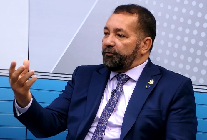 "Se meu assessor cobrou por estacionamento no CSU, vai prestar contas", diz vereador Gilmar Nascimento