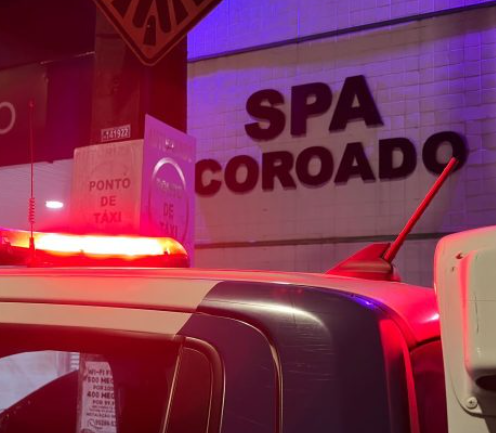 Mulher morre na frente de casa no Coroado com tiros na cabeça