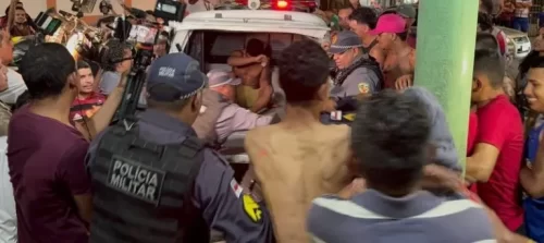 VÍDEO: Homem é preso após realizar assaltos com “estaca” e ser perseguido pela população