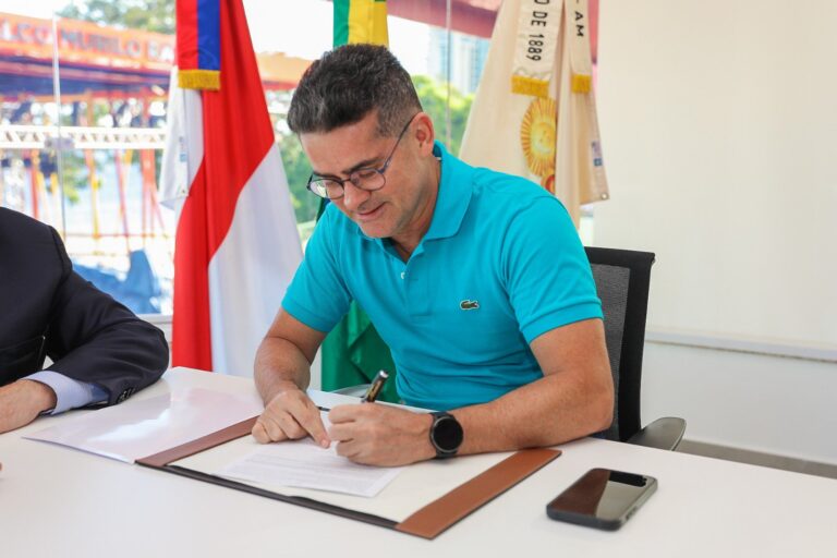 David anuncia antecipação do 13º e aumento do auxílio-alimentação de servidores