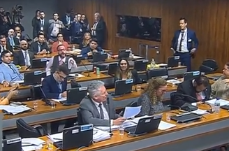 VÍDEO: sessão da CPI de 8 de janeiro é marcada por bate-boca