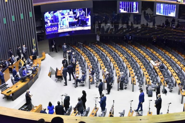 Blindagem: lista de “pessoas politicamente expostas” tem quase 100 mil nomes