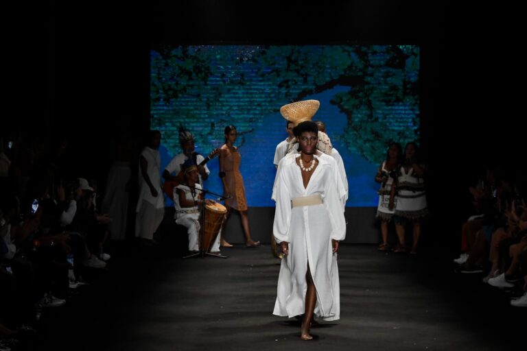 Desfiles de moda Amazônica destacam artistas amazonenses