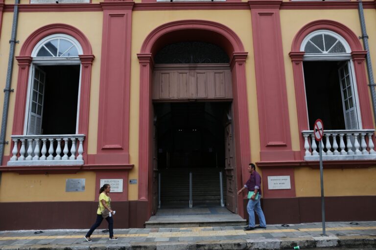 Biblioteca Pública realiza evento para troca de livros neste domingo em Manaus. Veja programação 