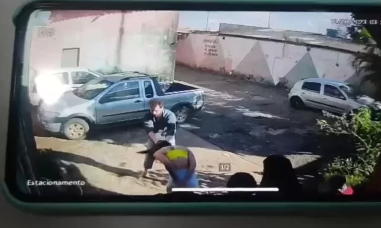 VÍDEO: Homem atira para o alto e arrasta pelos cabelos mulher que pediu dinheiro para comprar fralda