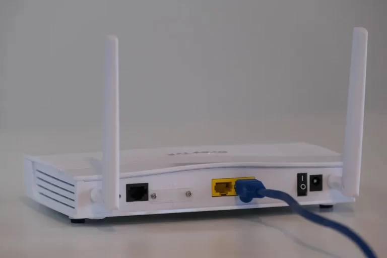 Pai atira contra o próprio filho após discussão por sinal de internet