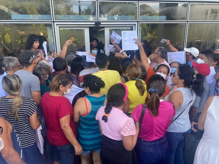 Após vídeo de fila em hospital viralizar, Secretaria de Saúde se pronuncia. Confira