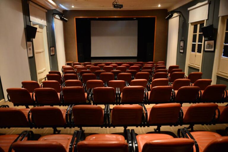Cineteatro Guarany exibe dois documentários de cineastas brasileiros em Manaus