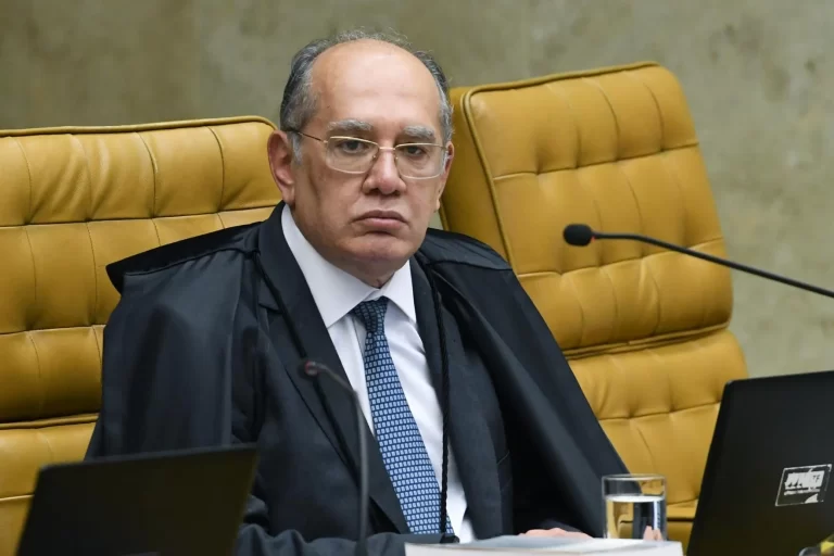 Gilmar Mendes toma posse na cadeira de ministro substituto no TSE